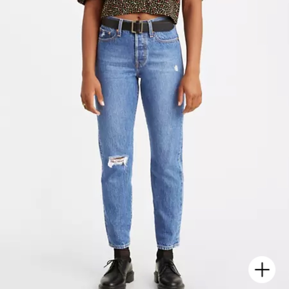 MOVING SALE Levi’s Wedgie Straight - size 28